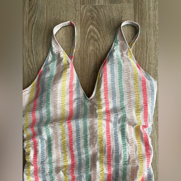 Vineyard Vines Women’s Seersucker Tie-Waist One-Piece Bathing Suit Stripes M - Picture 3 of 8